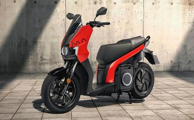 Spanish car maker SEAT has entered the electric two-wheeler market by introducing the SEAT MO urban mobility brand, and a new electric scooter which is said to have the performance of a 125 cc motorcycle.