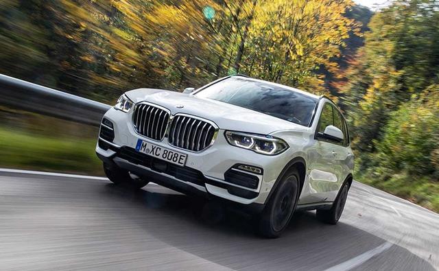 The 3.0-litre, six-cylinder petrol engine is coupled with an electric motor in the X5 45e xDrive PHEV and in combination the powertrain churns out 395 bhp and 600 Nm of peak torque.