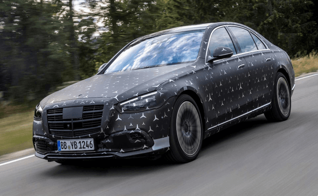 The new E-Active Control Body System comes in addition to the hydro-pneumatic air suspension and rear wheel steering, on the 2021 Mercedes-Benz S-Class.