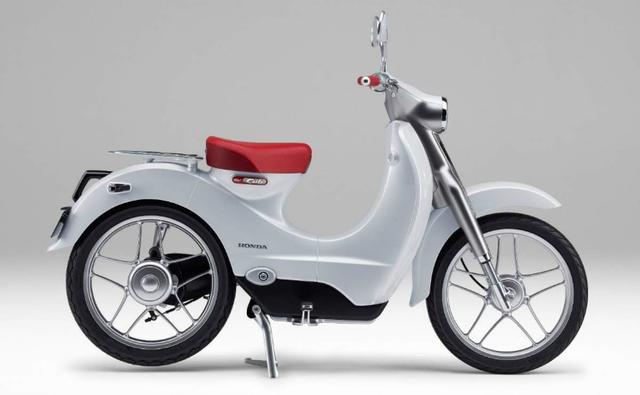 Patent images reveal an electric Honda Super Cub with what seems like a removable battery.