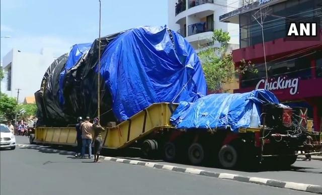 This Massive 64 Wheel Truck Took 1 Year To Reach Kerala From Maharashtra