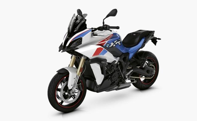 BMW Motorrad has introduced a new M Sport livery for the new-generation S 1000 XR. The new colour scheme consists of non-metallic light white paired with metallic racing blue and non-metallic racing red.