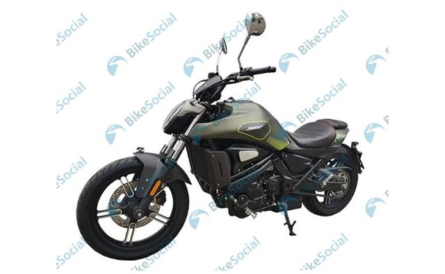 The QJMotor SRV500 seems to be based on the Benelli 502C, and has lower-spec components, hinting at the possibility of a lower priced Benelli 502C version.