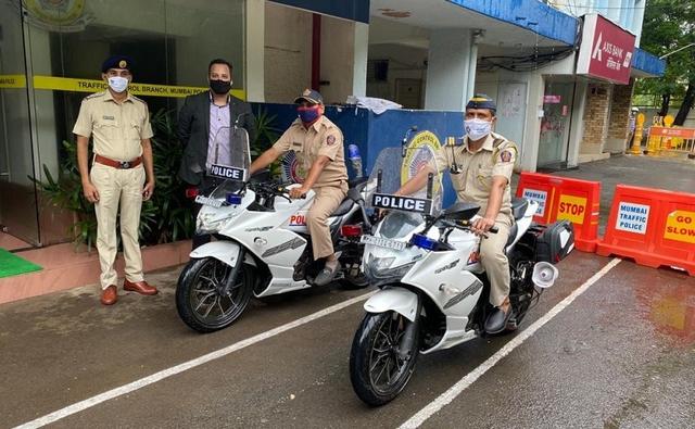 मुंबई पुलिस ने 10 सुजुकी जिक्सर SF 250 मोटरसाइकिलों को बेड़े में शामिल किया