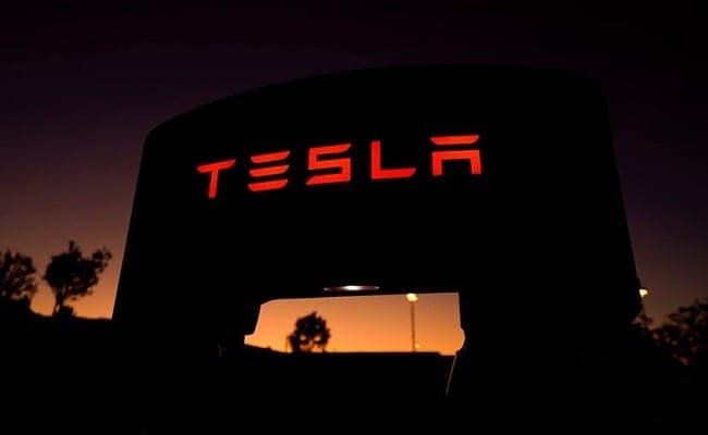 Tesla Achieves $702 Billion Valuation, Breathing Down Facebook's Neck 