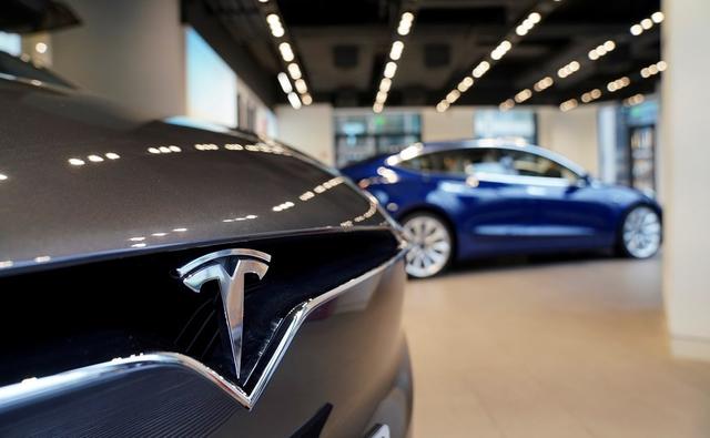 Tesla Inc. asked the Federal Communications Commission (FCC) for approval to market a short-range interactive motion-sensing device that could help prevent children from being left behind in hot cars and boost theft-prevention systems.