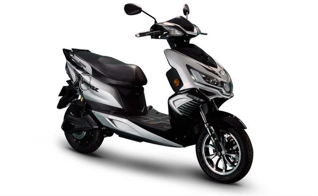 Okinawa is offering a gift voucher worth Rs. 6,000 on bookings, as well as a lucky draw with the first prize of an Okinawa R30 electric scooter.