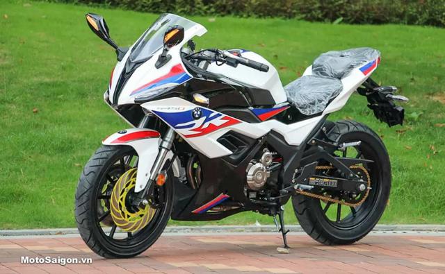 The Chinese firm going by the name Moto has released a small displacement sports bike which seems to be an exact copy of the BMW S 1000 RR!