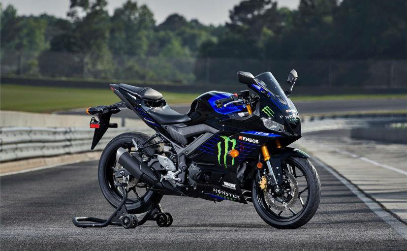 The 2021 Yamaha YZF-R3 Monster Energy MotoGP Edition brings special livery inspired by the 2020 MotoGP machine ridden by Valentino Rossi and Maverick Vinales. There's also a new Electric Teal shade on the motorcycle for the US market.