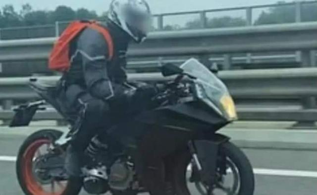 Images of the new-generation KTM RC 200 have surfaced on the internet and like the RC 390 test mule, this test model too gets a host of changes. It is no secret that KTM is working on the new-generation models of its RC series and we expect the new RC 200 to be revealed globally sometime next year.