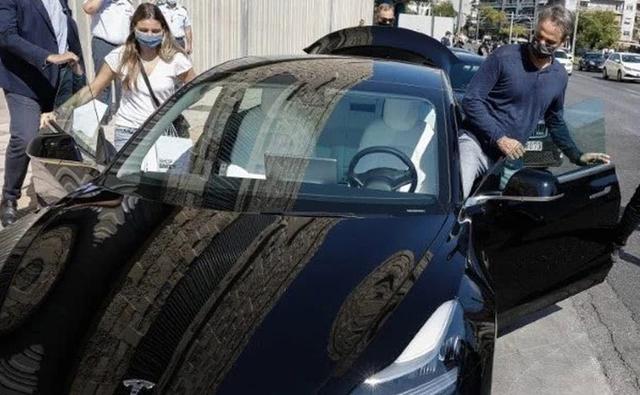 The Greek PM has also introduced a tax incentive to promote the spread of electric vehicles in the country.