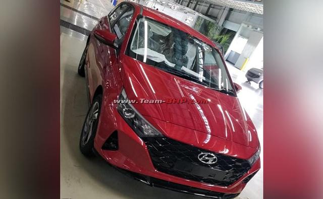 The upcoming, new-generation Hyundai i20 premium hatchback has been spotted at a dealership, without any camouflage.