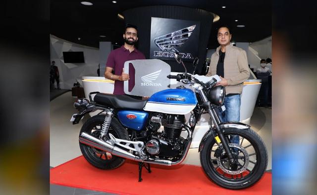 Deliveries have begun for the Honda H'Ness CB350 across India from the brand's premium Honda BigWing dealerships.