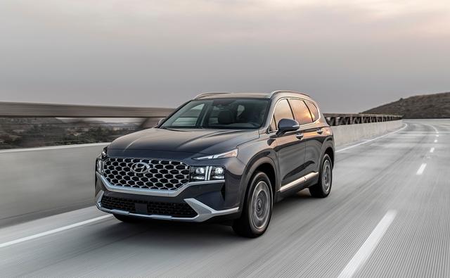 Hyundai has officially revealed the new 2021 Santa Fe in the international market. The SUV gets a new design, hybrid and plug-in hybrid powertrain options.