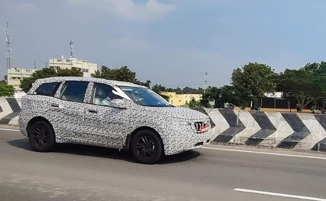 Next-Generation Mahindra XUV500 Spotted Testing With New Alloy Wheels
