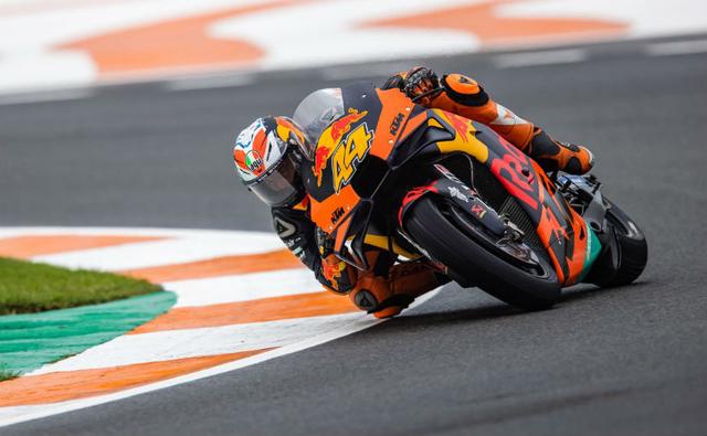 KTM's Pol Espagargo managed to take the top spot in the European GP qualifying in a rain-drenched circuit, bettering Suzuki rider Alex Rins' time by a gap of just 0.041s. Takaaki Nakagami of LCR Honda starts from the front row as well.