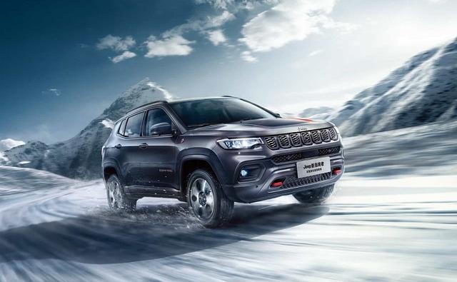 Jeep has officially unveiled the 2021 facelifted Compass SUV at the Guangzhou Auto Show. The carmaker has also revealed the Trailhawk version of the Compass.