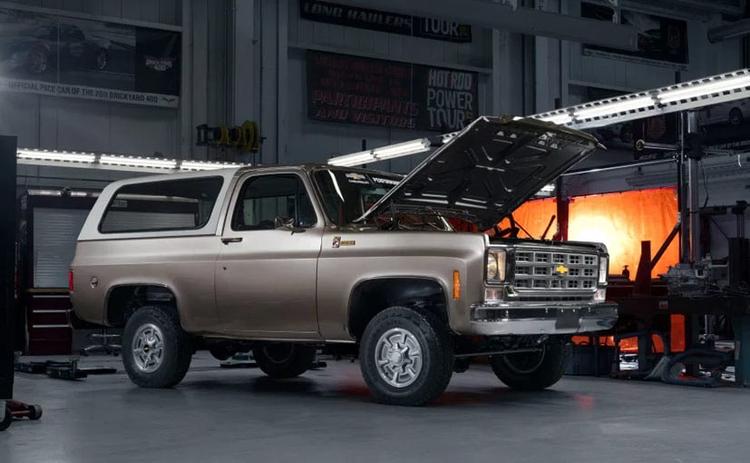 GM Unveils Chevy 1977 K5 Blazer-E Powered By eCrate Conversion Kit 