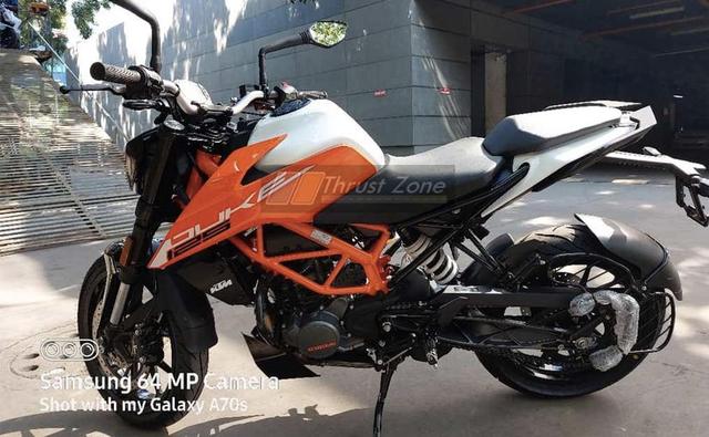 2021 KTM 125 Duke With New Design Spied At A Dealership; Launch Soon