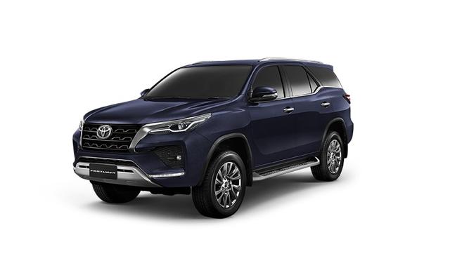 Toyota India will be launching the new Fortuner facelift SUV in the country on January 6, 2020. It is likely to get a host of cosmetic updates inside out.