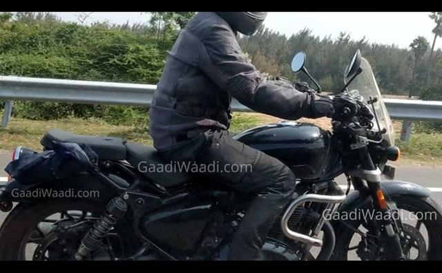The upcoming Royal Enfield 650 cc cruiser motorcycle, based on the KX Concept bike, has been spotted testing in India undisguised. Now, this is not the first time that a test mule of the motorcycle has been caught testing, however, this time around we get to see several new changes compared to the older test mules.