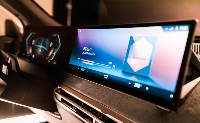 The new system neatly bridges the gap between analogue and digital technology. And this, in turn, heralds another paradigm shift, as the number of available functions in a car and their complexity continue along a constant upward curve