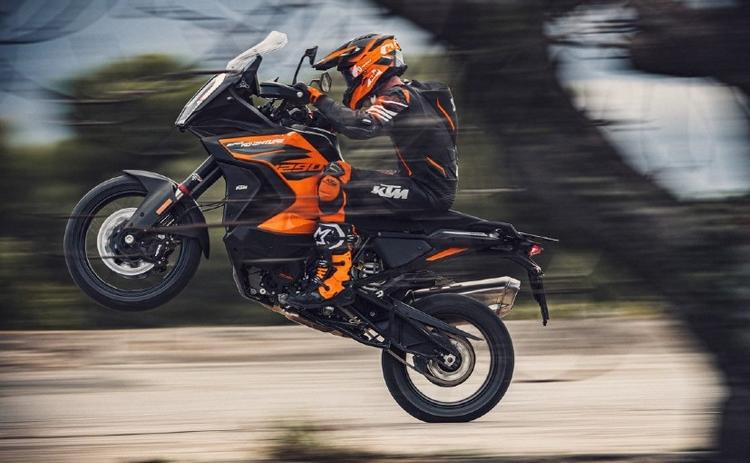KTM took the wraps off the 2021 KTM 1290 Super Adventure S. The company says that this is the most capable, technologically advanced adventure bike that it has ever rolled out. And no, this is not coming to India any time soon.