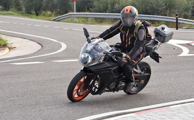The next generation KTM RC 125 have been spotted, undergoing tests somewhere in Europe, although the bike will be made in India.