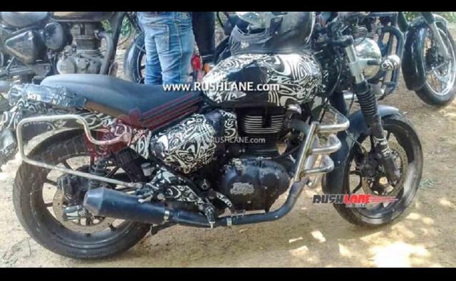 The upcoming roadster bike from Royal Enfield, expected to be called the Hunter, has been spotted testing in India yet again, and this time around we get a closer look at the motorcycle.