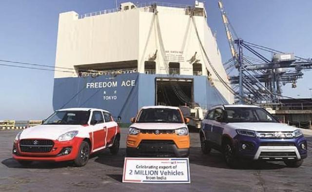 मारुति सुज़ुकी कारों का एक समूह जिसमें एस-प्रेसो, स्विफ्ट और विटारा ब्रेज़ा शामिल हैं, गुजरात के बंदरगाह से दक्षिण अफ्रीका के लिए रवाना हुआ.