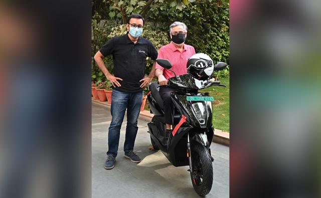 First Ather 450X In Delhi Delivered To Dr. Pawan Munjal, Chairman & CEO, Hero MotoCorp