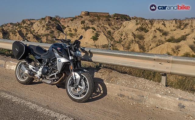 A short and quick trip to the quaint, unexplored town of Orchha in Madhya Pradesh was just what the doctor ordered, before the chaos of 2021 carandbike Awards descended upon all of us.