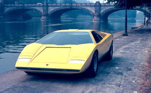 Lamborghini unveiled a prototype but it was so successful that the company raced against time to satisfy the customer's requests and transform the futuristic show car into a production car, though in a small series.
