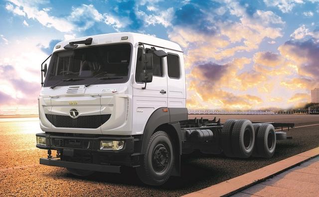 The newly launched Tata Signa 3118.T 3-Axle truck comes in 24-feet and 32-feet load spans in Signa avatar with Lx, Cx versions, and cowl variant. It will be launched in India in a phased manner.