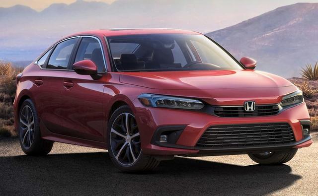 In terms of design, the silhouette of the new Honda Civic remains quite similar to its predecessor, but receives significant cosmetic updates.