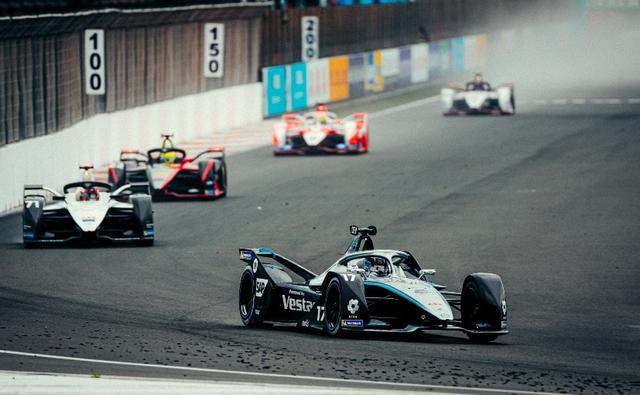Nearly half the grid ran out of energy in what was an absurd end to the Formula E Valencia e-Prix, with Mercedes' Nyck de Vries beating race leader Antonio Felix da Costa to take his second win of the season.