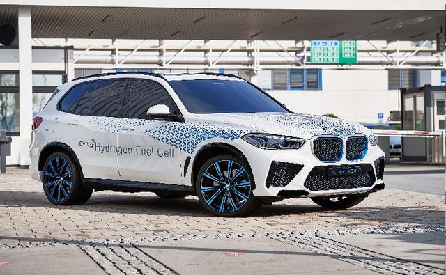 The BMW iX5 hydrogen fuel cell is still in its prototype stage and it is developed on the basis of the BMW X5.