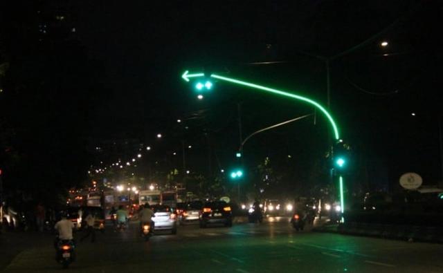 The second LED aesthetic traffic light has been set up at a traffic signal in Goregaon at the Oberoi mall junction, with more such poles in the pipeline around different parts of the city's suburbs.
