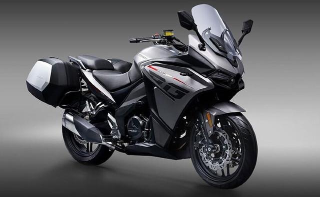 The 400 cc sports tourer with a parallel-twin engine looks quite the part of a bigger machine.