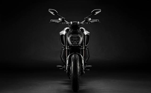 Ducati recently launched the BS6 Diavel 1260 range in India. The BS6 Ducati Diavel 1260 is priced at Rs. 18.49 lakh while the BS6 Ducati Diavel 1260 S is priced at Rs. 21.49 lakh. Both prices are ex-showroom, India.