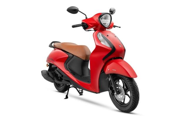 Yamaha Motor India has revealed the updated model of the Yamaha Fascino 125 scooter. For 2021 the Fascino 125 gets a smart motor generator (SMG) and Bluetooth connectivity.