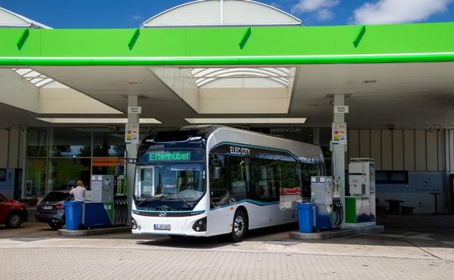 Hyundai Motor's Elec City Fuel Cell Bus Begins Trial SThe bus can travel over 500 kilometers when fully chargedervice In Munich, Germany