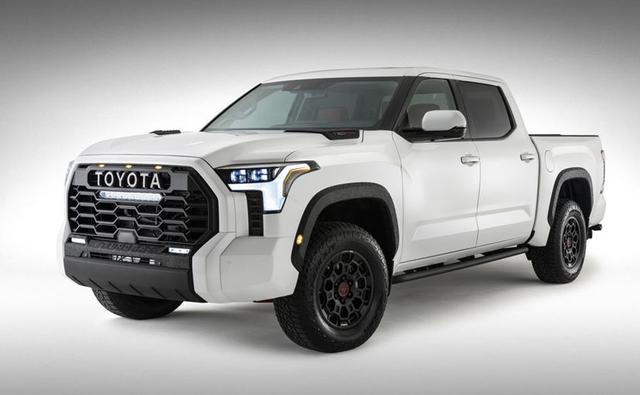 The new Toyota Tundra is shares its underpinnings and powertrain with the 2022 Toyota Land Cruiser LC300, but the Japanese carmaker has done a good job with its looks that distinguishes it from the LC300 and in-turn gives it a new identity.