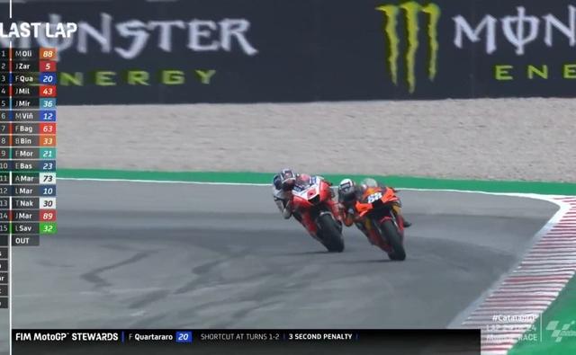 Miguel Oliveira took his and KTM's first win of the season, defending from a late charge by Johann Zarco, while pole-sitter Fabio Quartararo dropped to P4 in a chaotic finish to the race.
