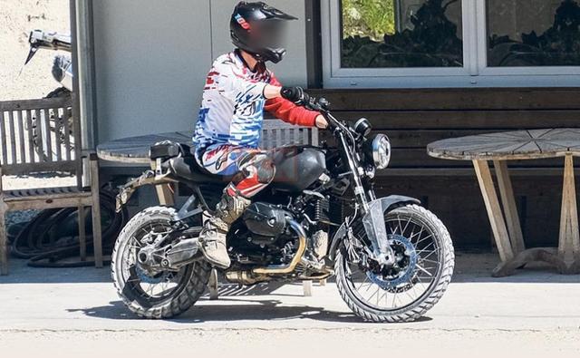 Latest spy shots show two new scramblers that BMW Motorrad seems to be working on, based on the BMW R NineT platform.