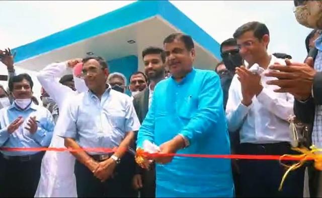 Nitin Gadkari Inaugurates India's First LNG Facility Plant In Nagpur