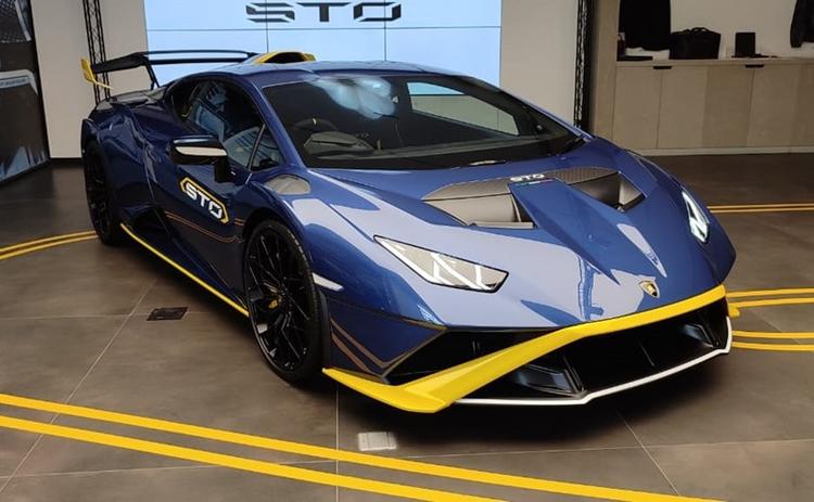 The Huracan STO or Super Trofeo Omologata is a road-legal version inspired by the Huracan EVO Super Trofeo developed by Lamborghini Squadra Corsa for the brand's race series.