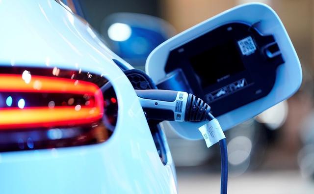 Daimler said that as of 2025, it expects electric and hybrid electric cars will make up 50% of sales - with all-electric cars expected to account for most of that - earlier than its previous forecast that this would happen by 2030.