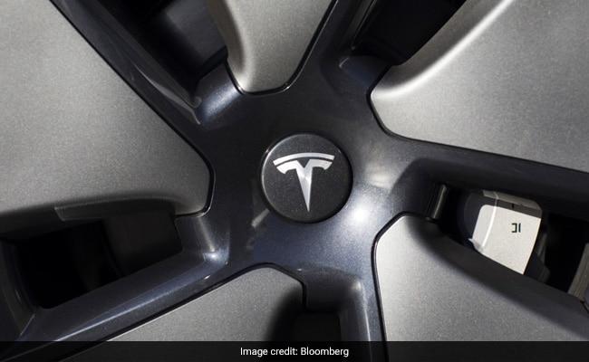 Elon Musk Planning $25,000 Tesla EV For 2023 Without Steering Wheel