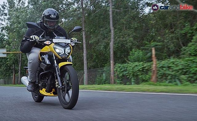 TVS की नई रेडर 125 एक सस्ती, किफायती मोटरसाइकिल है जो प्रिमियम अंदाज़ और अच्छे डायनामिक्स के साथ आई है. वीडियो में देखें कितनी आकर्षक है बाइक?